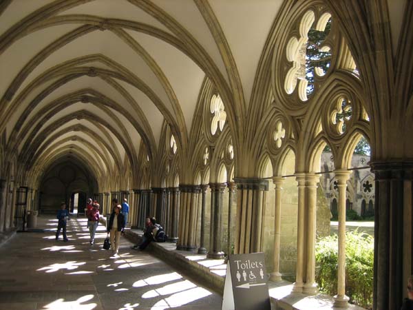 Lon0806 salis cath cloisters 2